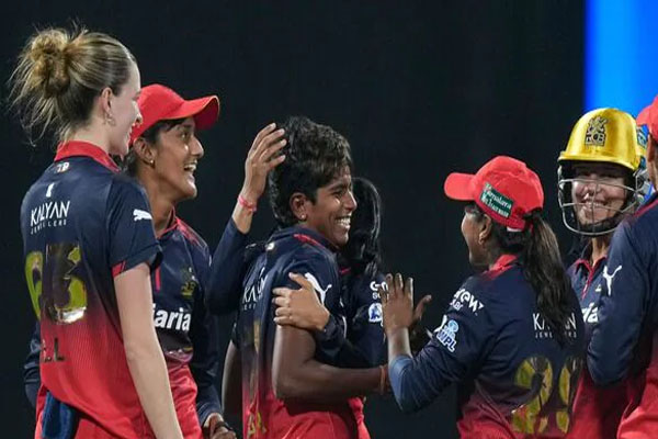 1,2,3,4 RCB ಓಟಕ್ಕೆ ಬ್ರೇಕ್ ಹಾಕೋರೇ ಇಲ್ಲ! ಸೆಂಚುರಿ ಮಿಸ್ಸಾದ್ರೂ ಪರವಾಗಿಲ್ಲ: ಡೆಲ್ಲಿಗೆ ಮಣ್ಣುಮುಕ್ಕಿಸಿದ ಮಂಧಾನ ಪಡೆ